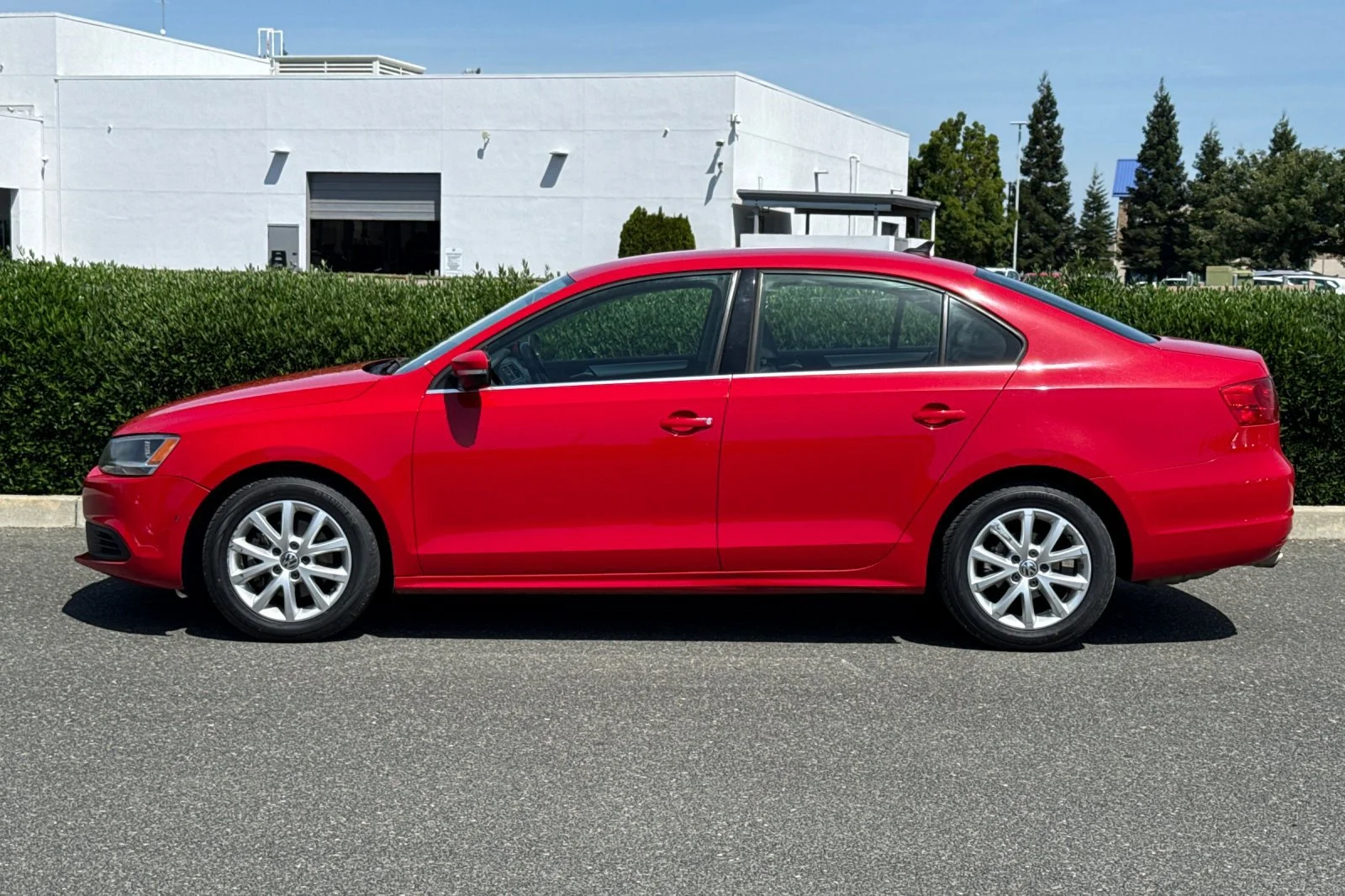 Used 2013 Red Volkswagen 2.5L SE image 7