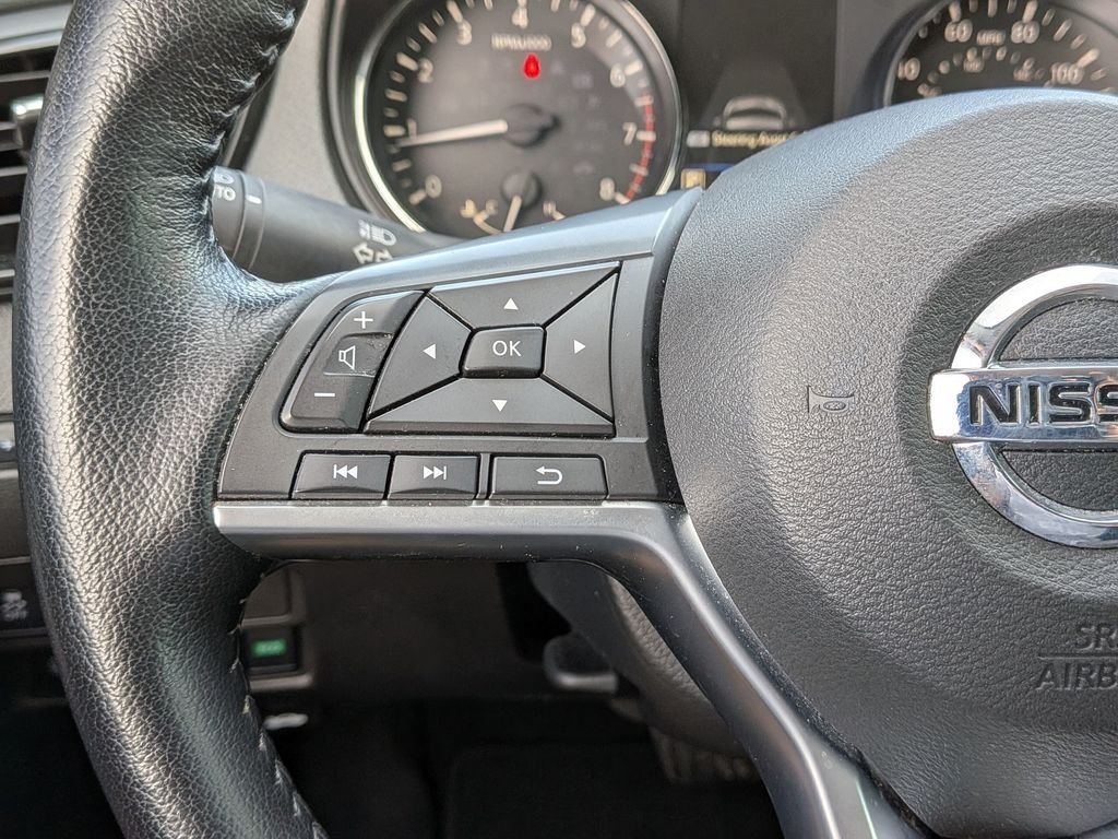 Used 2022 Red Nissan SL image 21
