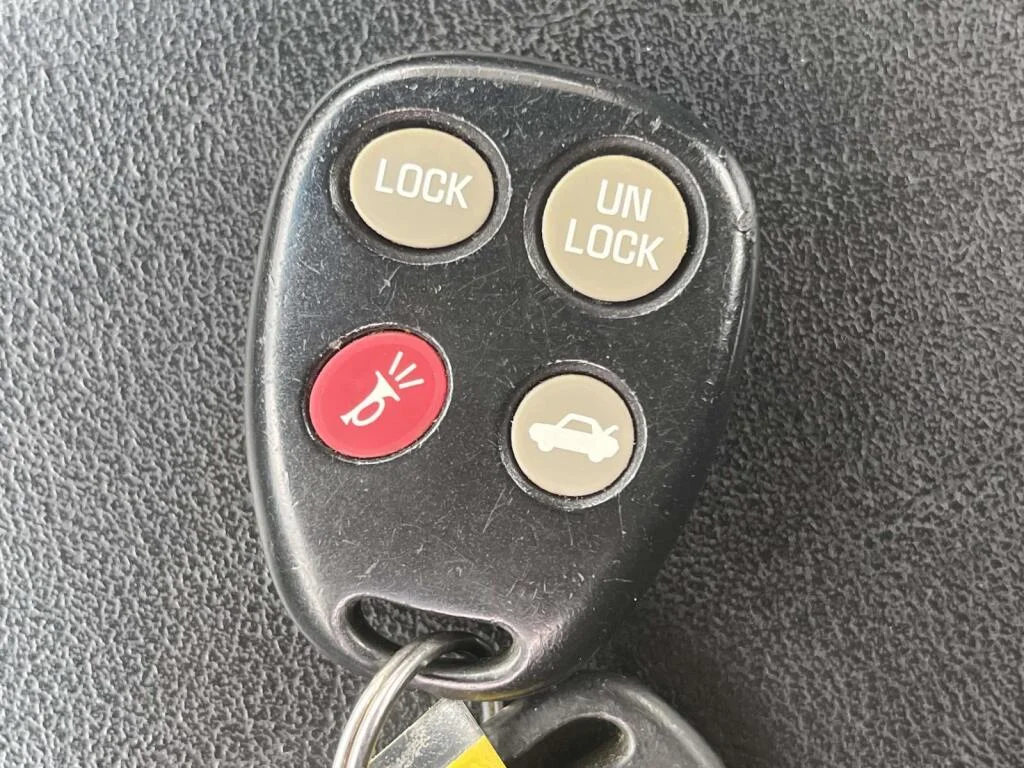 Used 2000 Black Chevrolet  image 3
