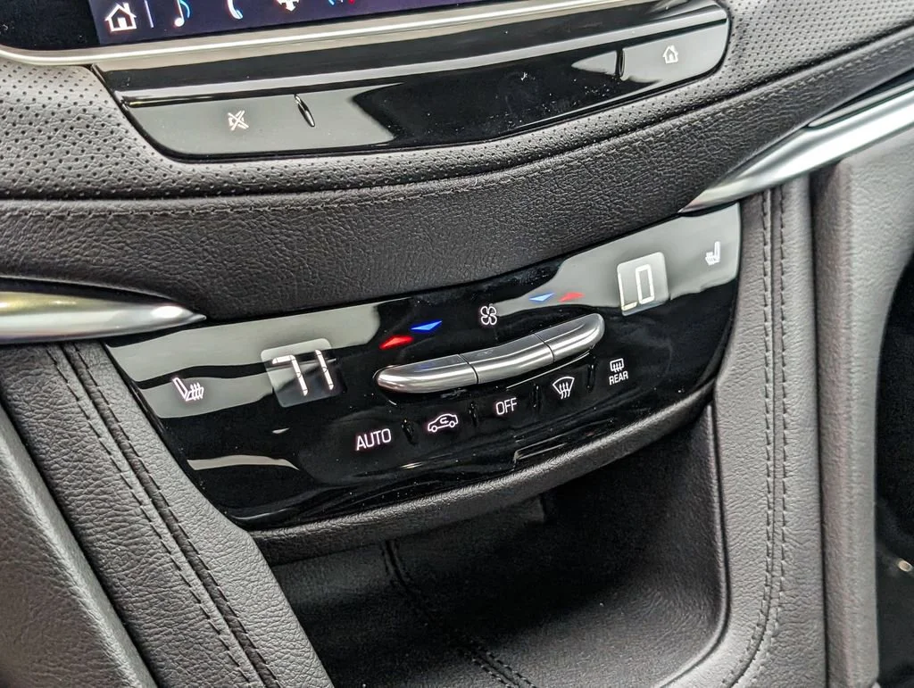 2025 Cadillac XT6 Luxury - Photo 32