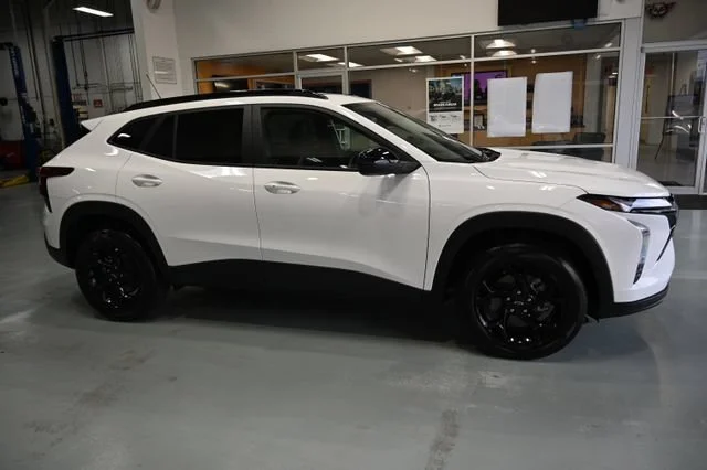 New 2026 Summit White Chevrolet LT image 4
