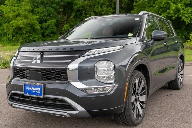 Used 2026 Gray Mitsubishi  image 2