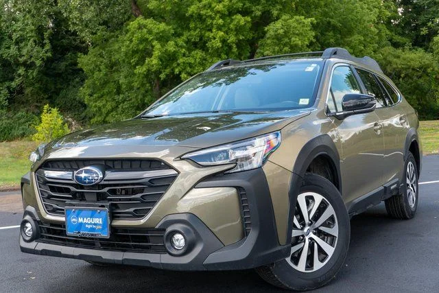 Used 2025 Green Subaru Premium image 1