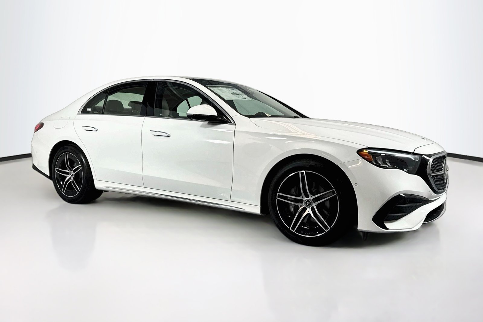 New 2027 Polar White Mercedes-Benz E 450 image 3