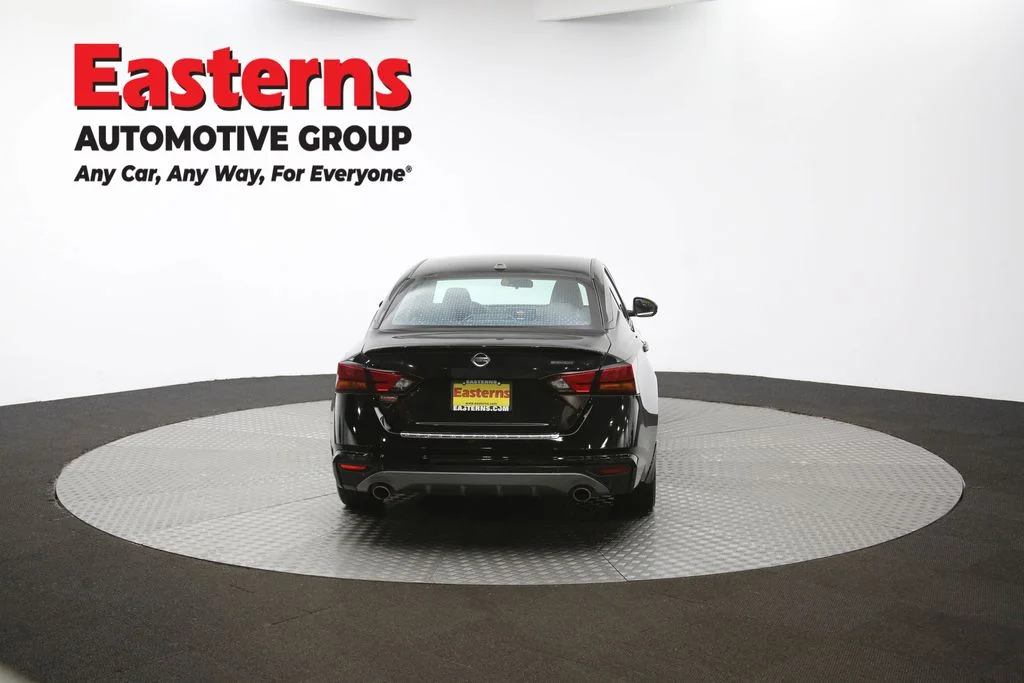 Used 2022 Black Nissan 2.5 SR image 34