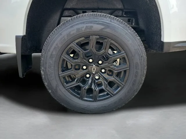 New 2026 Summit White Chevrolet WT image 10