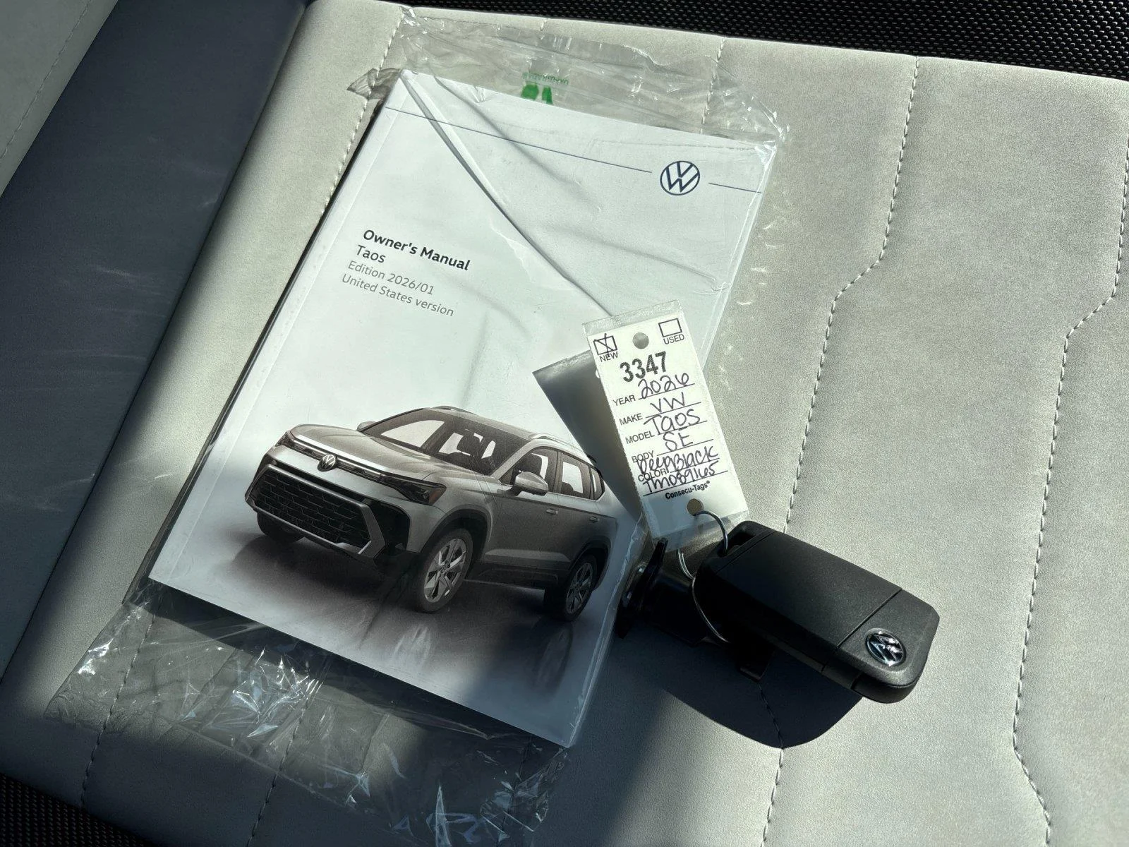 New 2026 Deep Black Pearl Volkswagen SE image 41