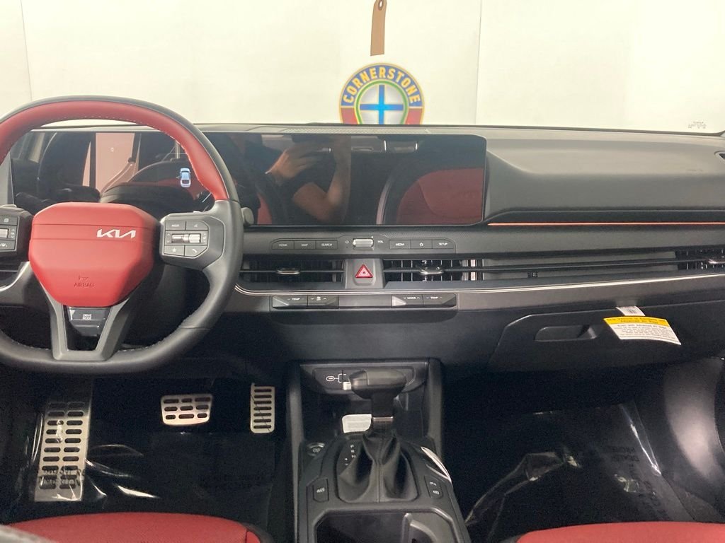 2025 Kia K4 GT-Line Turbo - Photo 6