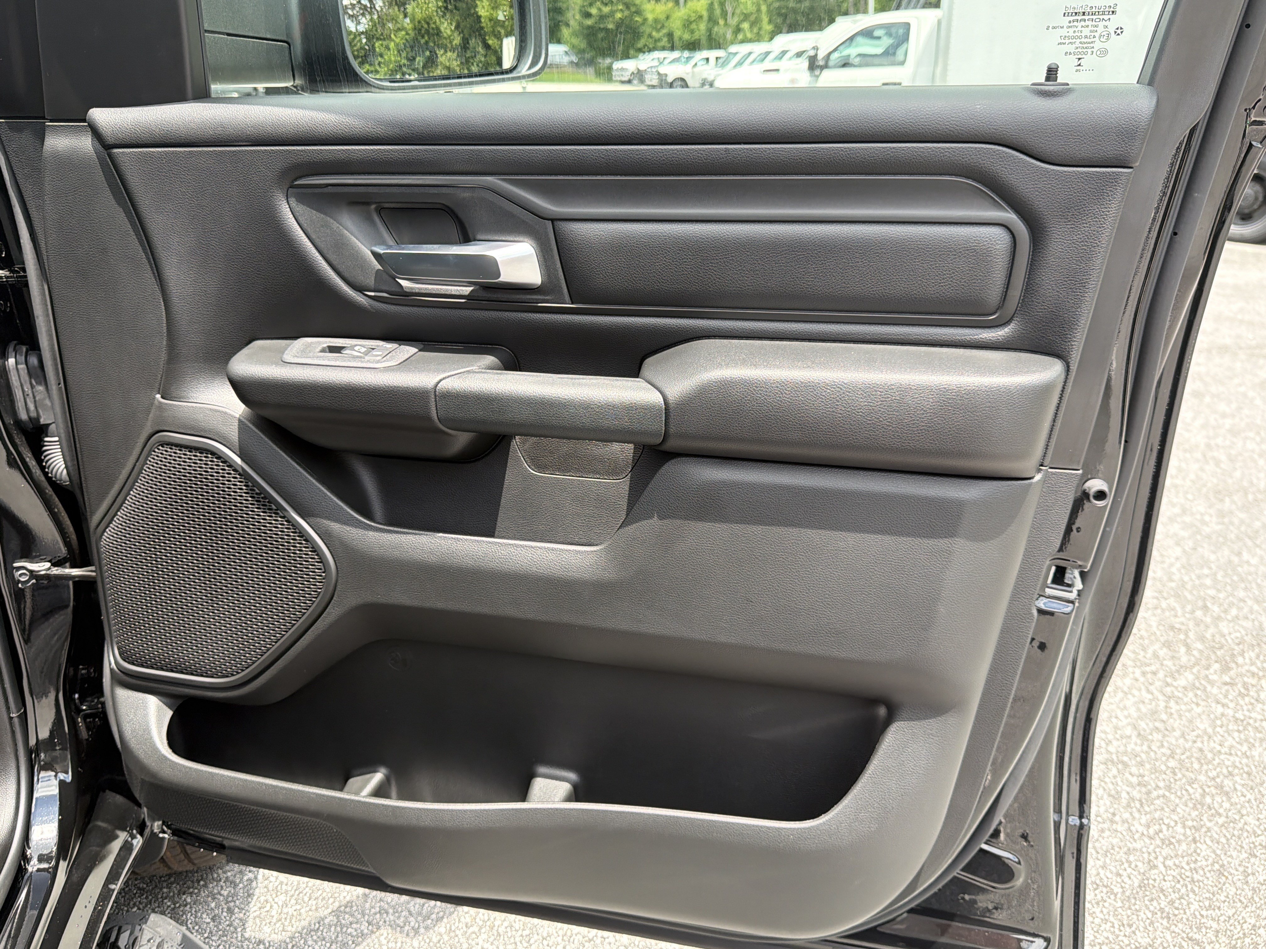 New 2026 Diamond Black Crystal Pearl-Coat Exterior Paint RAM Express image 17