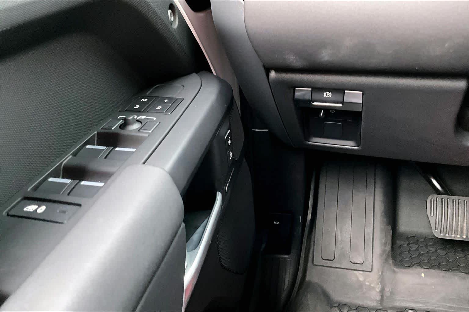 Used 2026 Fuji White Land Rover S image 34
