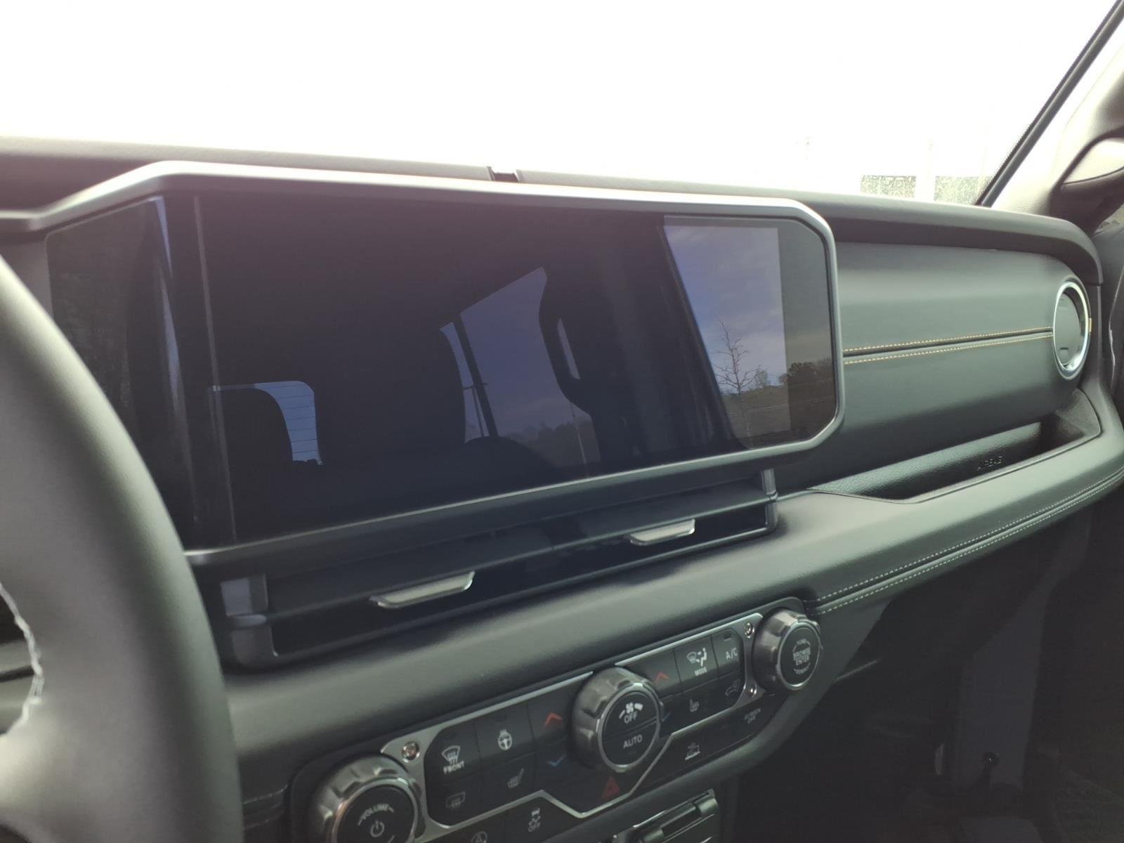 New 2026 Anvil Clear-Coat Exterior Paint Jeep Sahara image 4