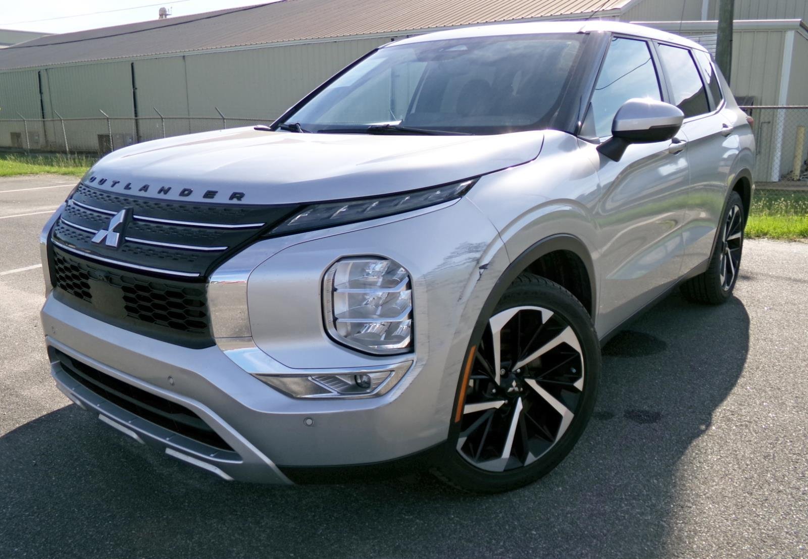 2024 Mitsubishi Outlander SE 2WD's photo