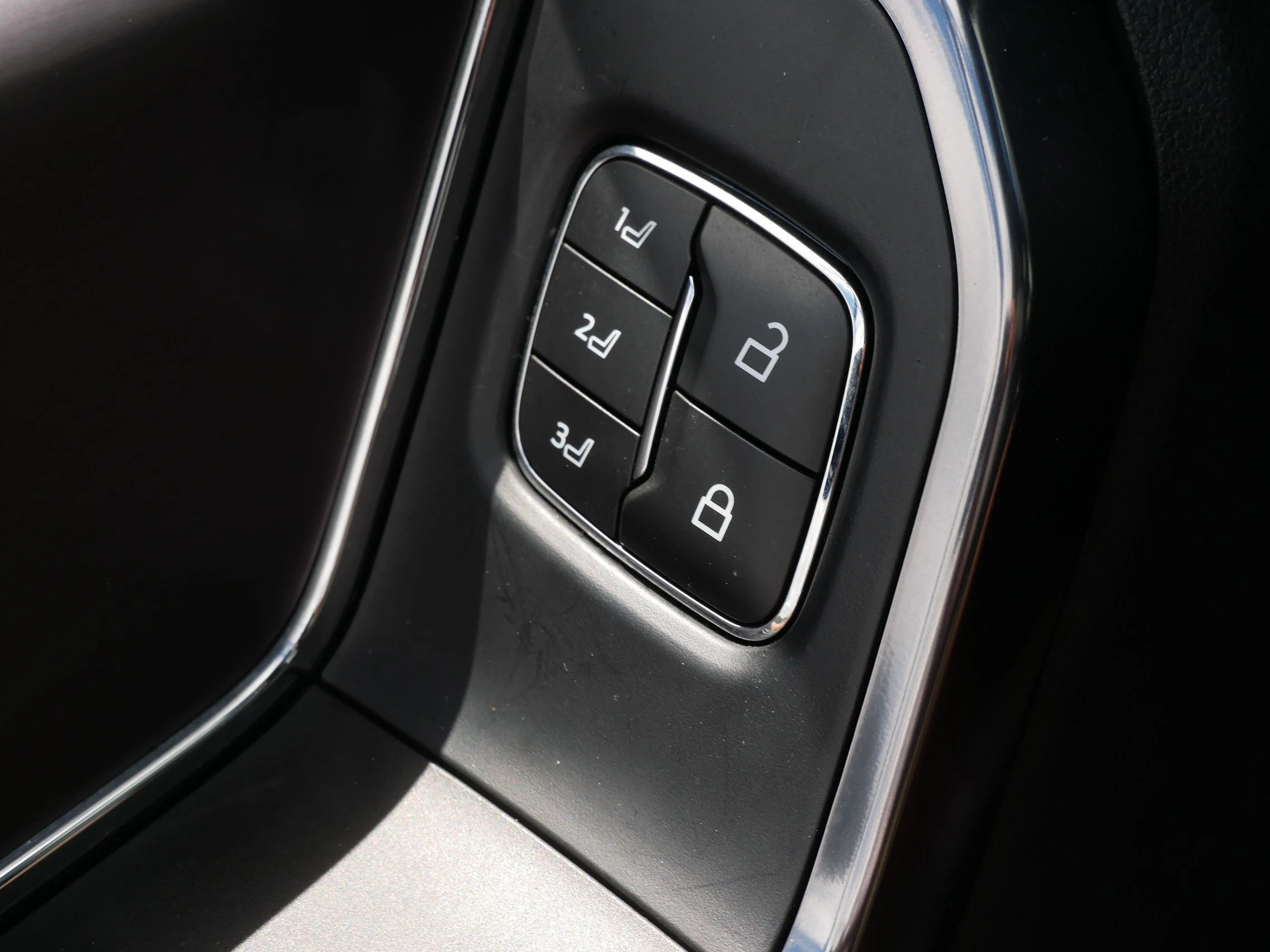 Used 2025 Agate Black Metallic Ford Platinum image 28