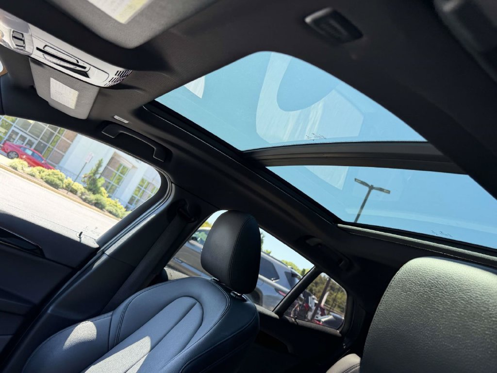 Used 2018 Blue BMW xDrive28i image 19