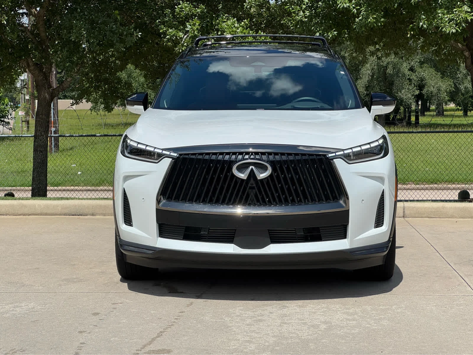 Certified Used 2026 Radiant White/Black Obsidian INFINITI AUTOGRAPH image 2