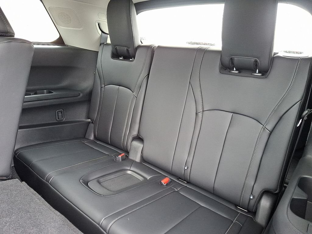 New 2026 MINERAL BLACK INFINITI Luxe AWD image 7