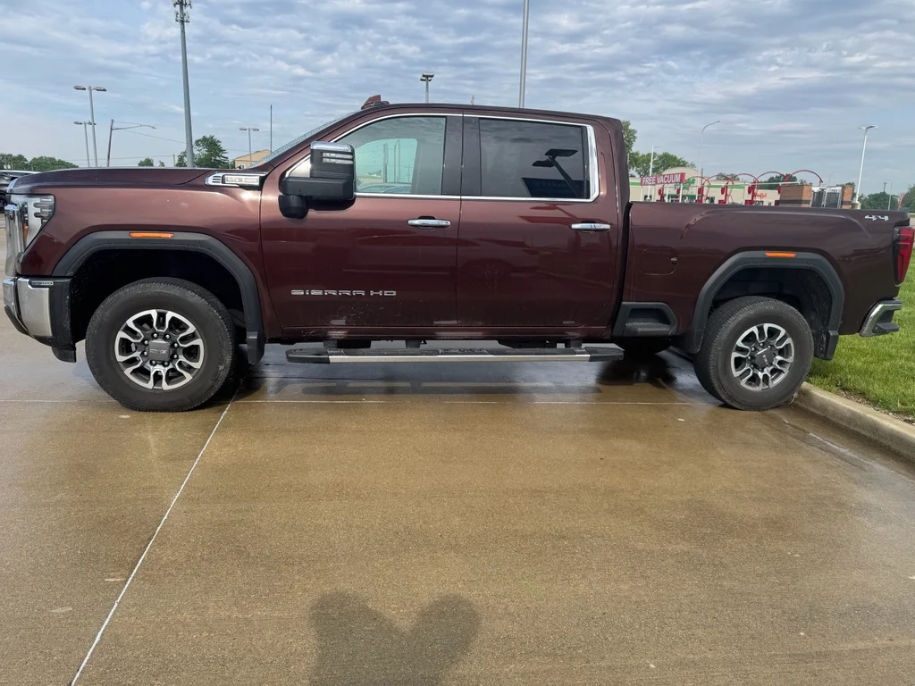 2024 GMC Sierra 4WD Crew Cab Standard Box SLT's photo