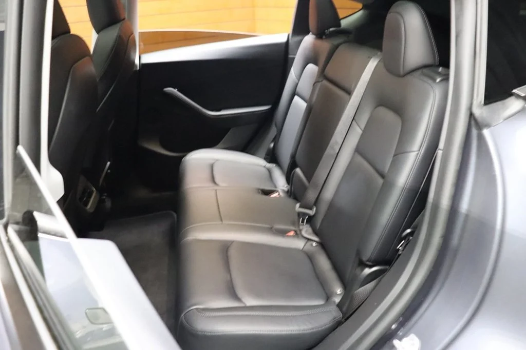 Used 2020 Solid Black Tesla Long Range image 39
