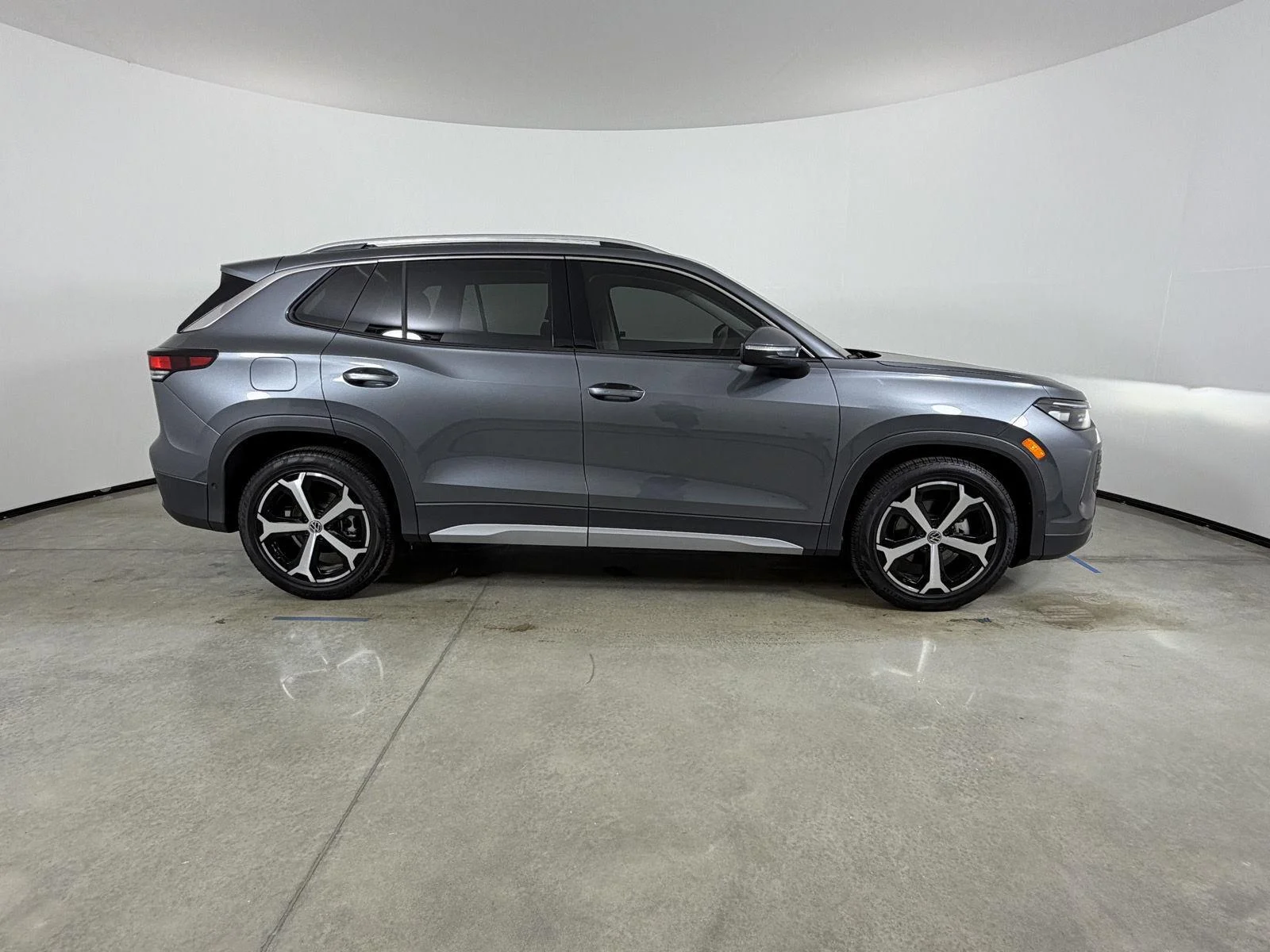 New 2026 Platinum Gray Metallic Volkswagen SE image 4