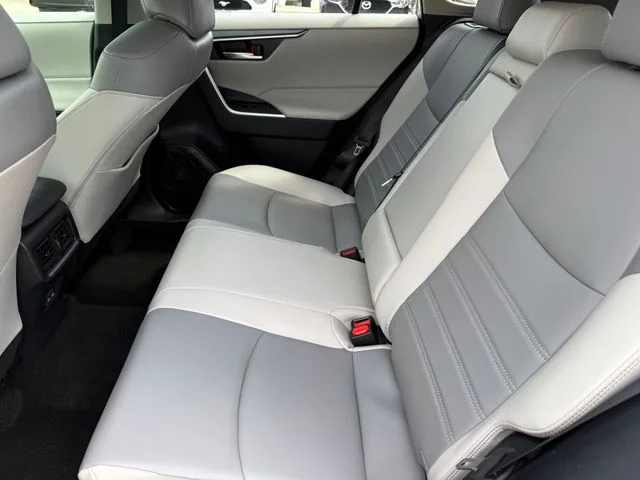 Certified Used 2023 SILVER SKY METALLIC Toyota XLE Premium image 30