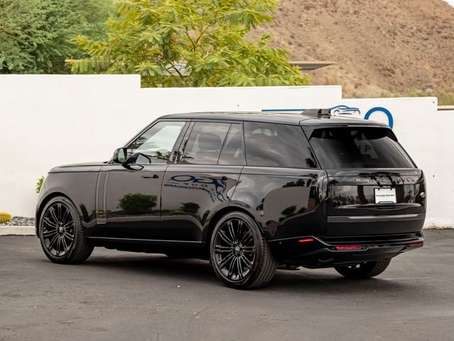 Used 2023 Santorini Black Metallic Land Rover SE image 9