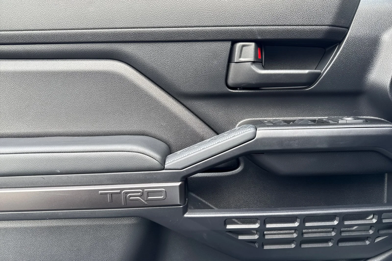 2025 Toyota 4Runner TRD Off-Road - Photo 10