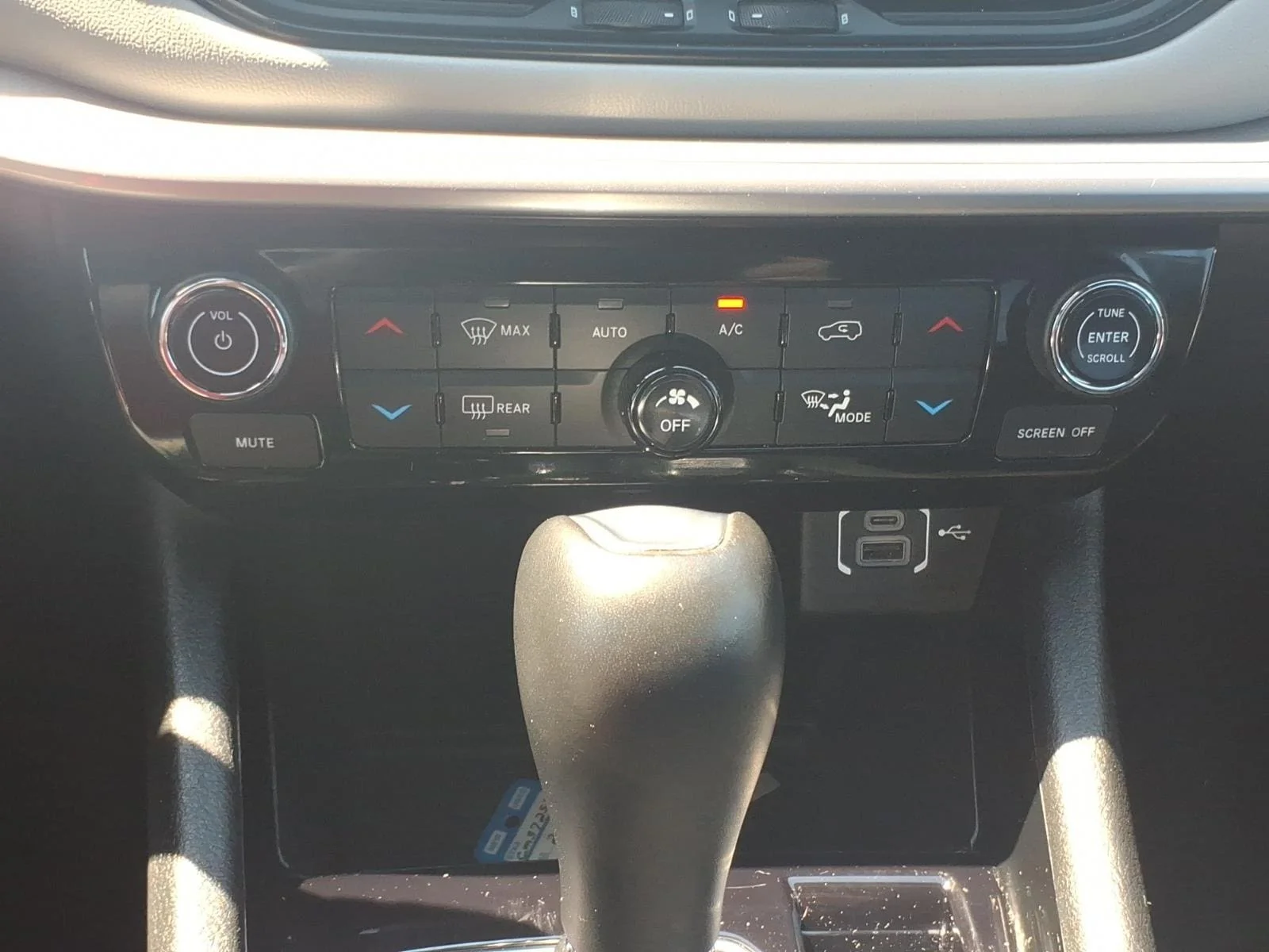 Used 2025 Silver Jeep Limited image 19