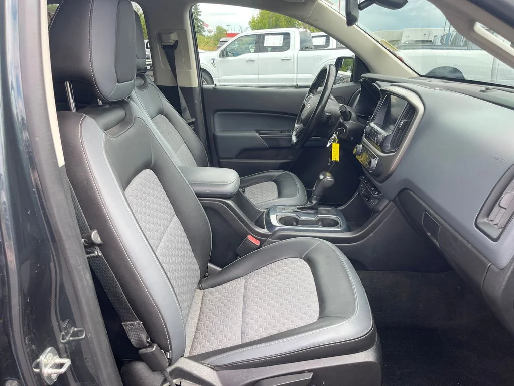 Used 2017 Gray Chevrolet Z71 image 41