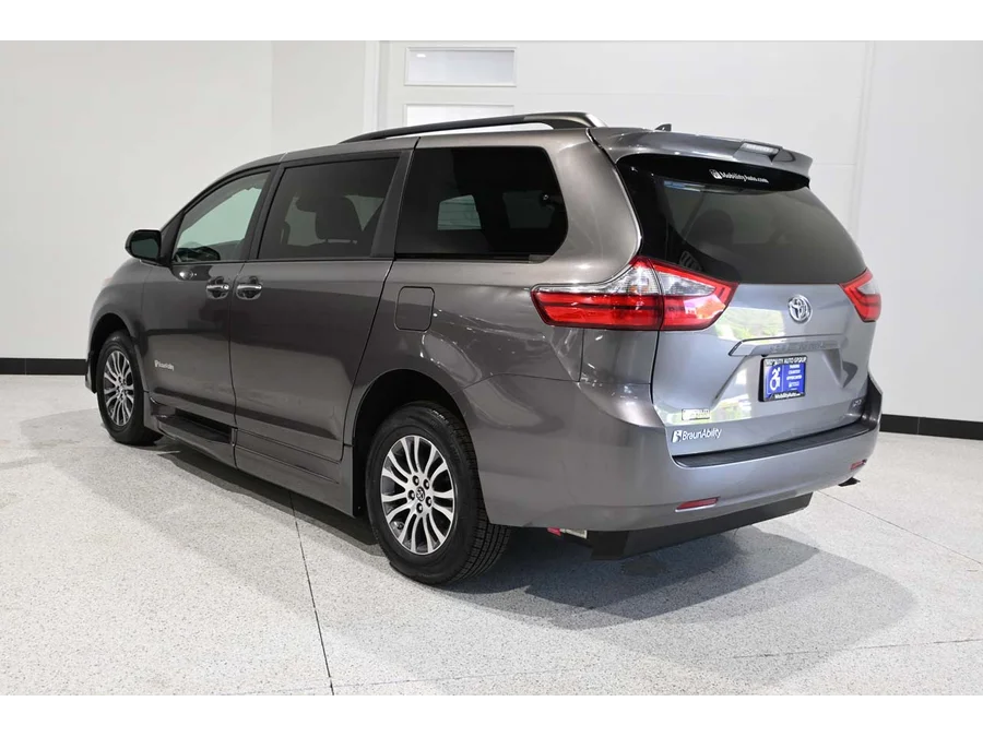 Used 2020 GRAY Toyota XLE Mobility Handicap Van image 8