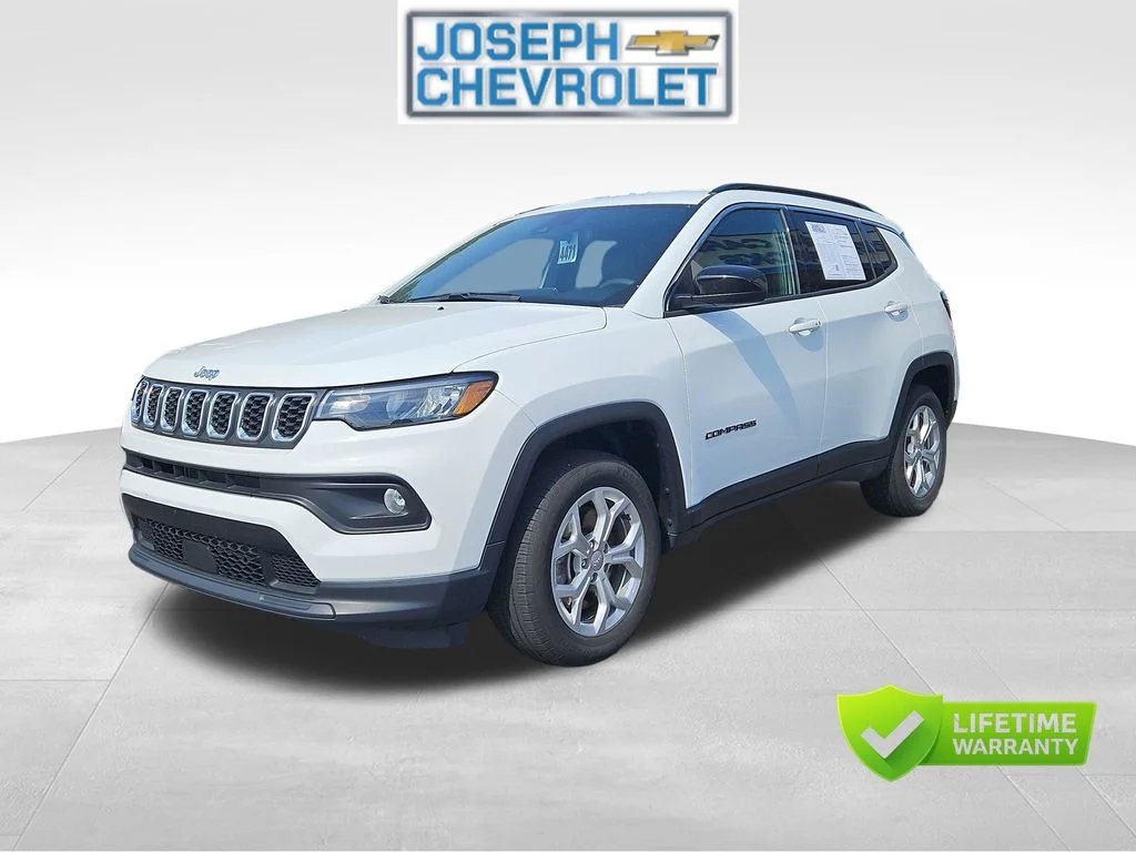Used 2024 White Jeep Latitude image 2
