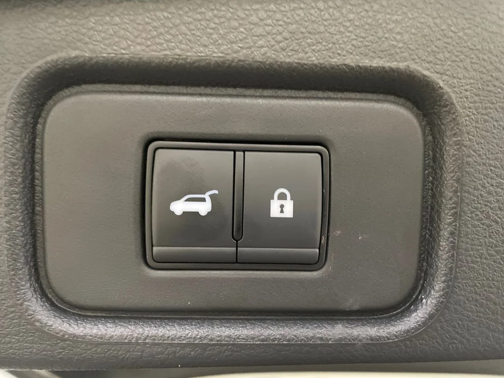 Certified Used 2023 Pearl White Tricoat Nissan Platinum image 9