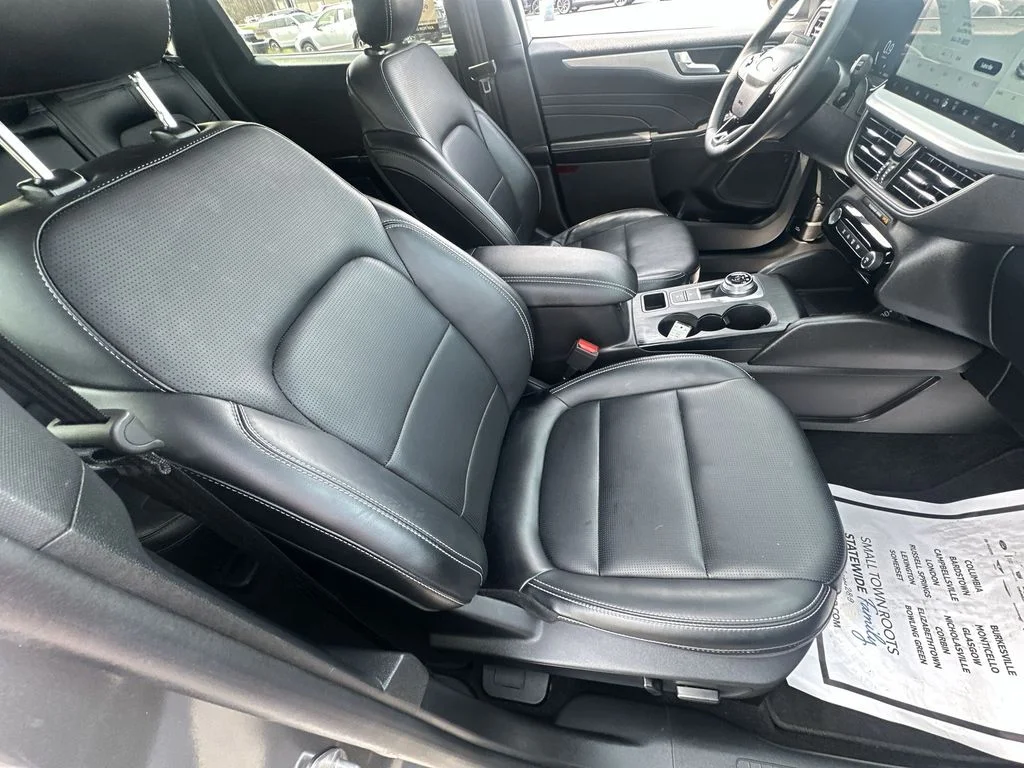 Used 2025  Ford Platinum image 31