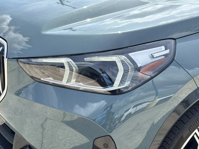 Used 2025 Green BMW xDrive28i image 2