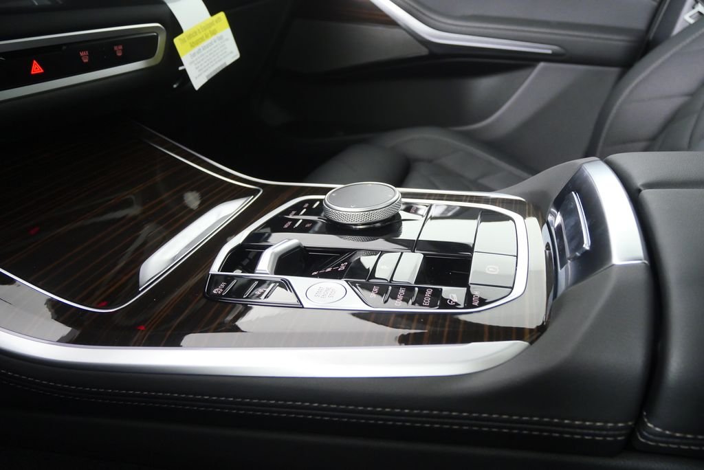 Used 2026 Mineral White Metallic BMW xDrive40i image 25