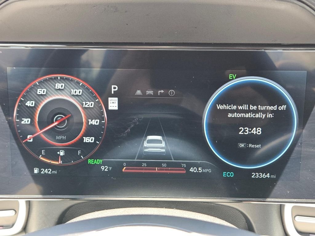 2025 Hyundai Elantra Limited - Photo 23