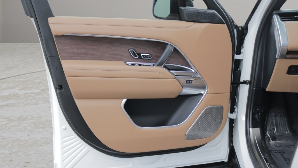 Used 2024 White Land Rover Autobiography image 10
