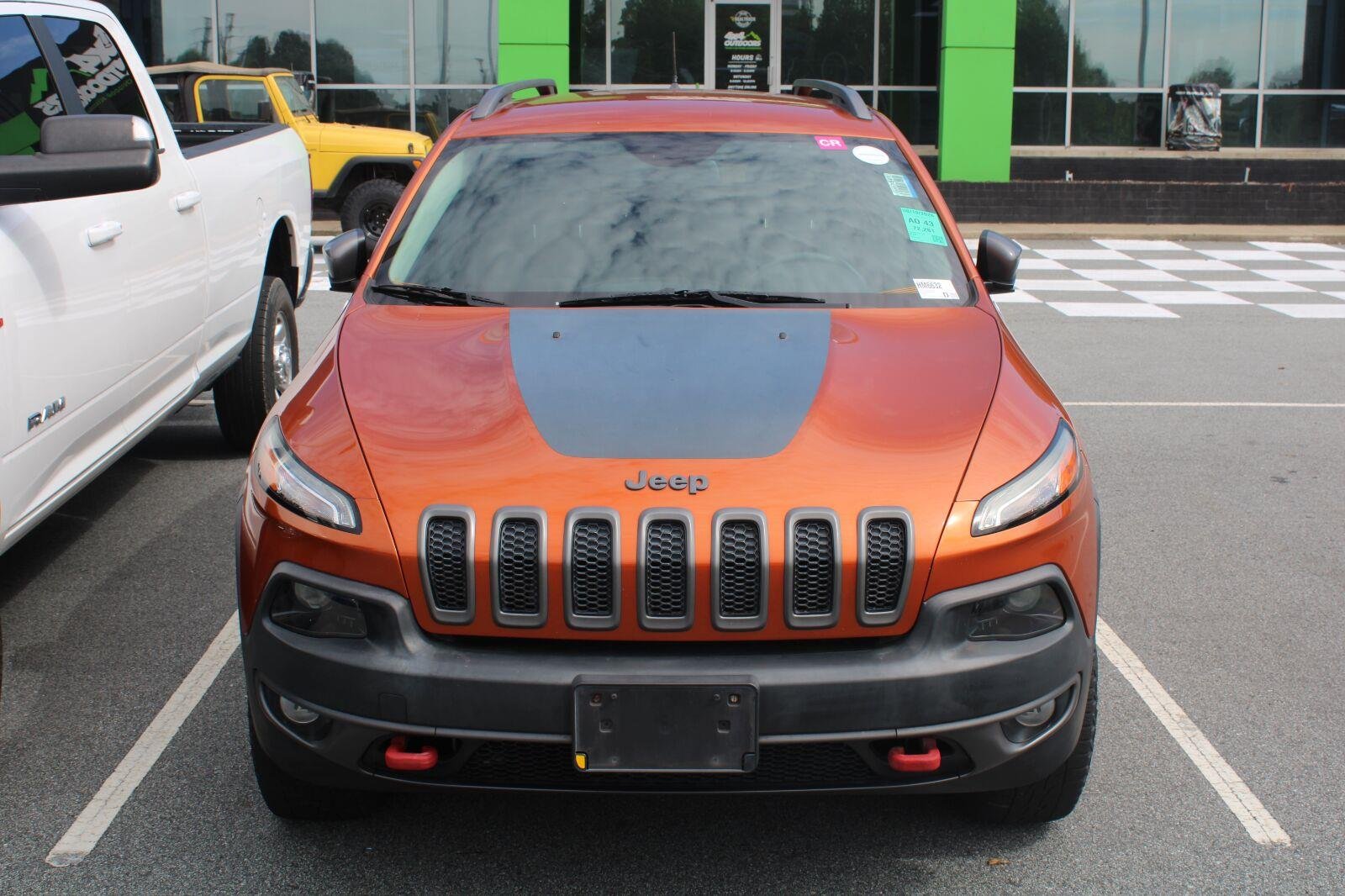 Used 2015 Mango Tango Pearlcoat Jeep Trailhawk image 2