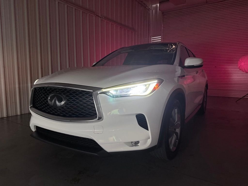 Used 2020 White INFINITI LUXE image 8