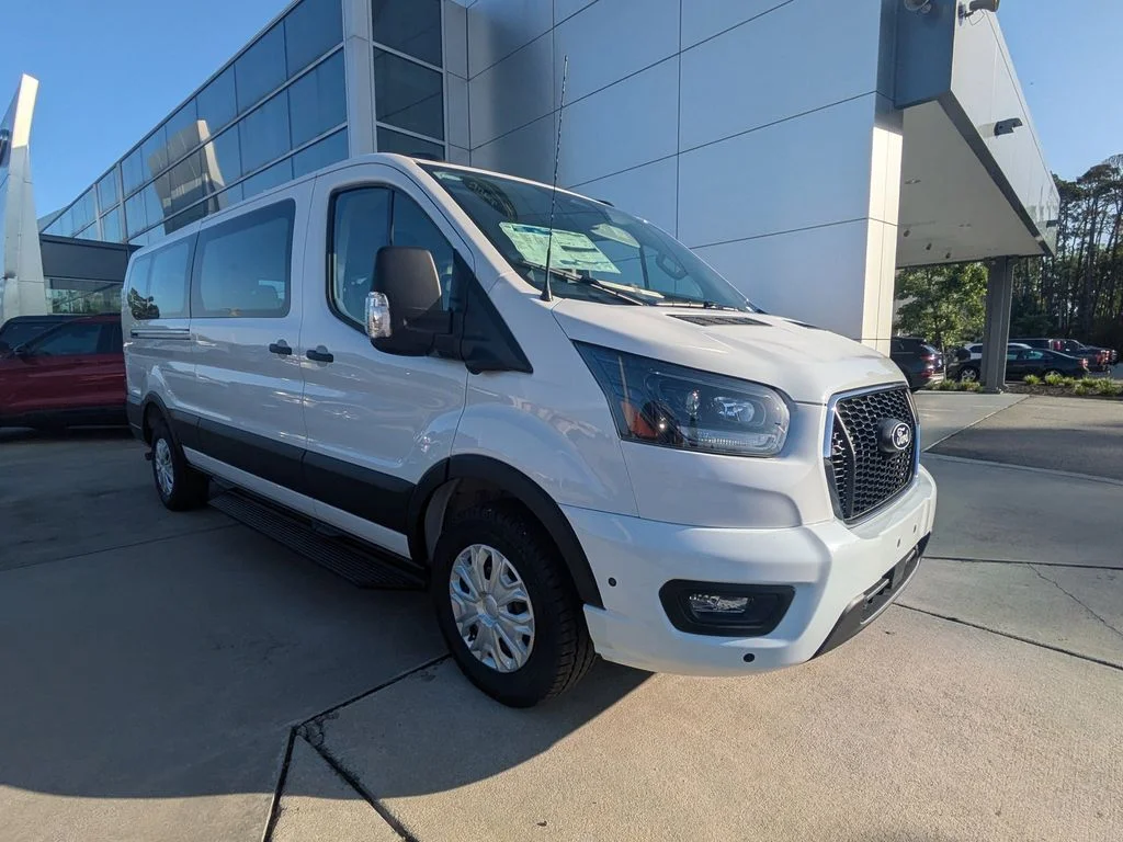 New 2026 Oxford White Ford XLT image 2