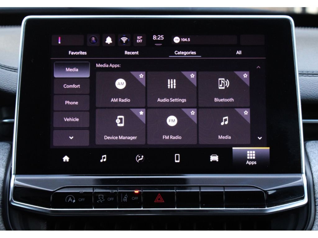 Used 2024 Diamond Black Crystal Pearlcoat Jeep Latitude image 9
