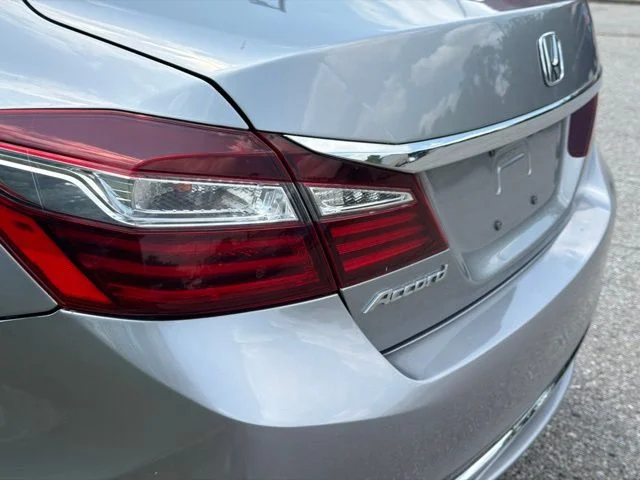 Used 2017 Silver Honda LX image 34