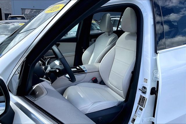 Used 2026 White Mercedes-Benz GLC 300 image 6
