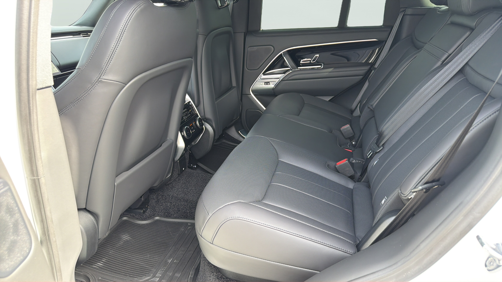 New 2026 Fuji White Land Rover SE image 18