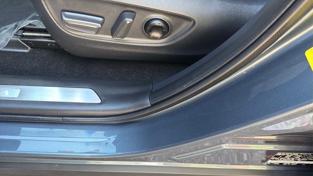 2024 Toyota Venza Limited - Photo 19