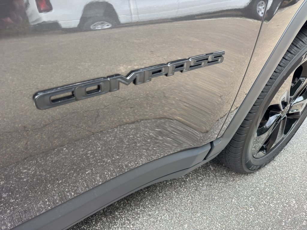 Used 2019 Granite Crystal Met Jeep Altitude image 36