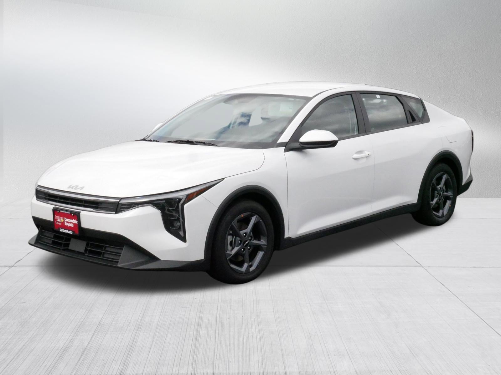 Used 2025 Snow White Pearl Kia LXS image 3