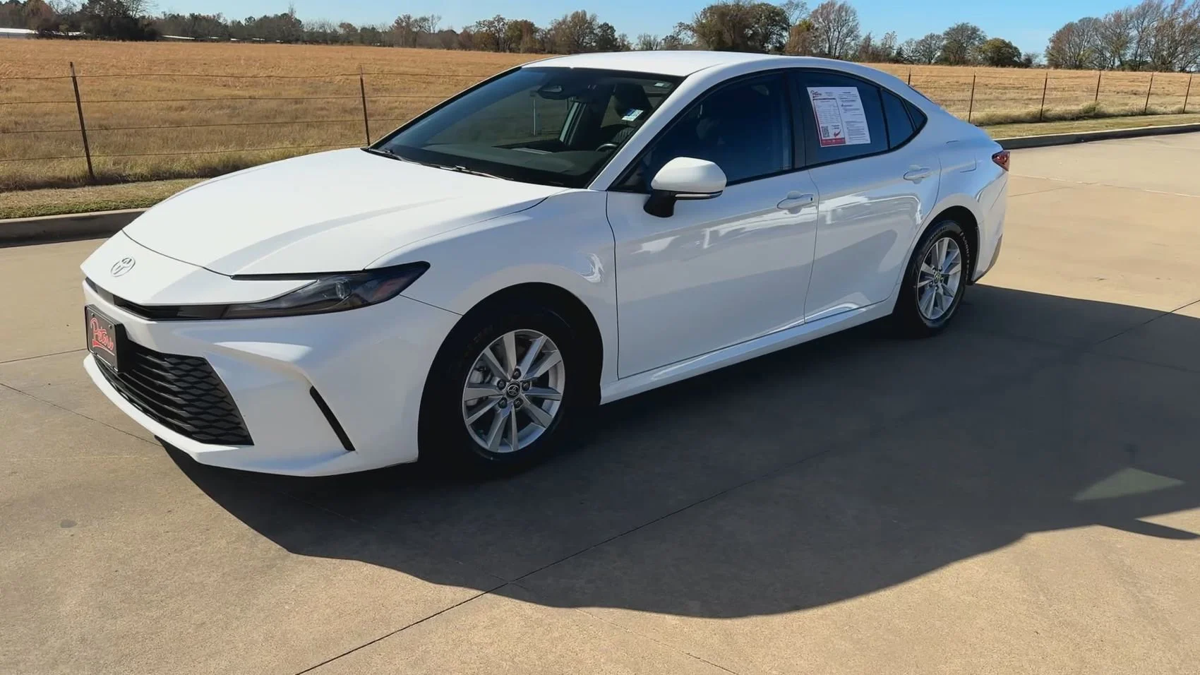 Used 2025 Ice Toyota LE image 5