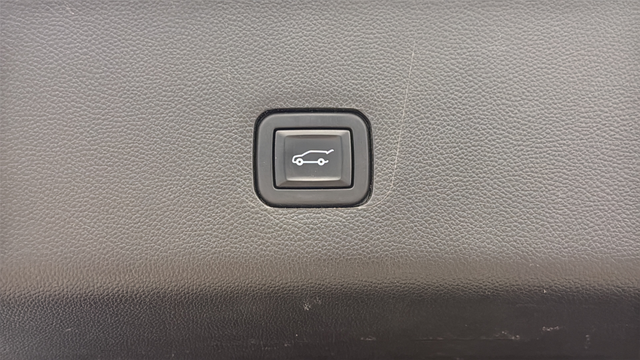 Used 2021 Summit White Chevrolet RS image 30