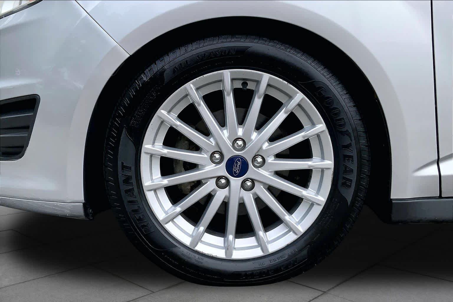 Used 2016 Ingot Silver Ford SEL image 11