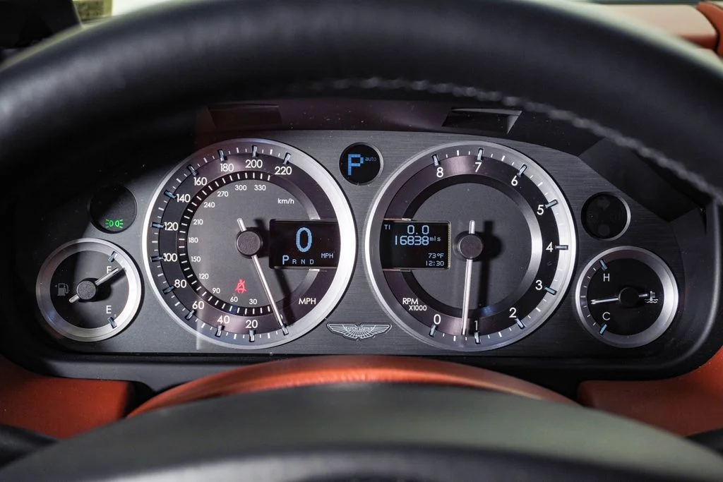 Used 2015 Meteorite Silver Aston Martin  image 27